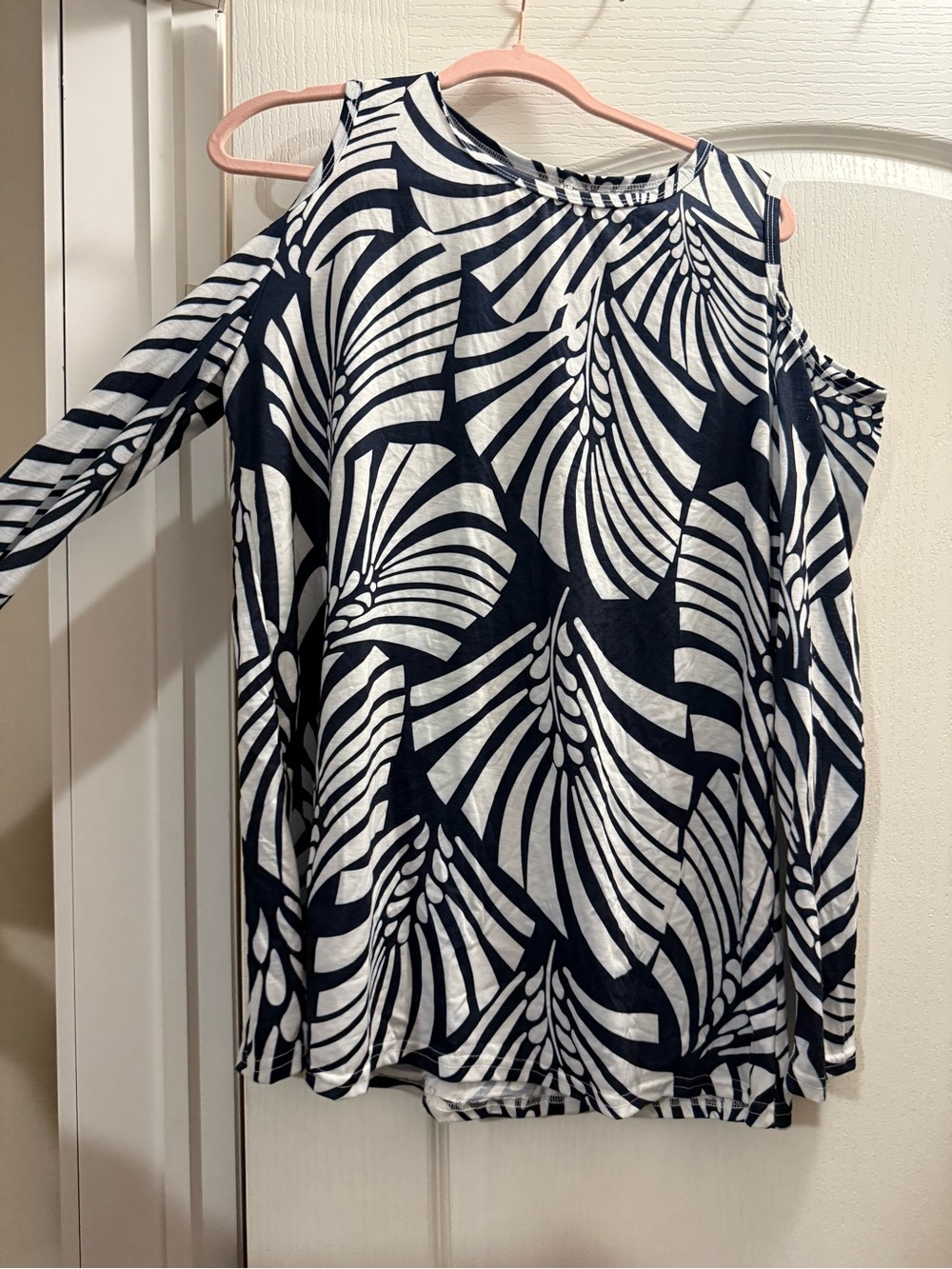 Women’s Cold-Shoulder Long Sleeve Top - Navy & White Print